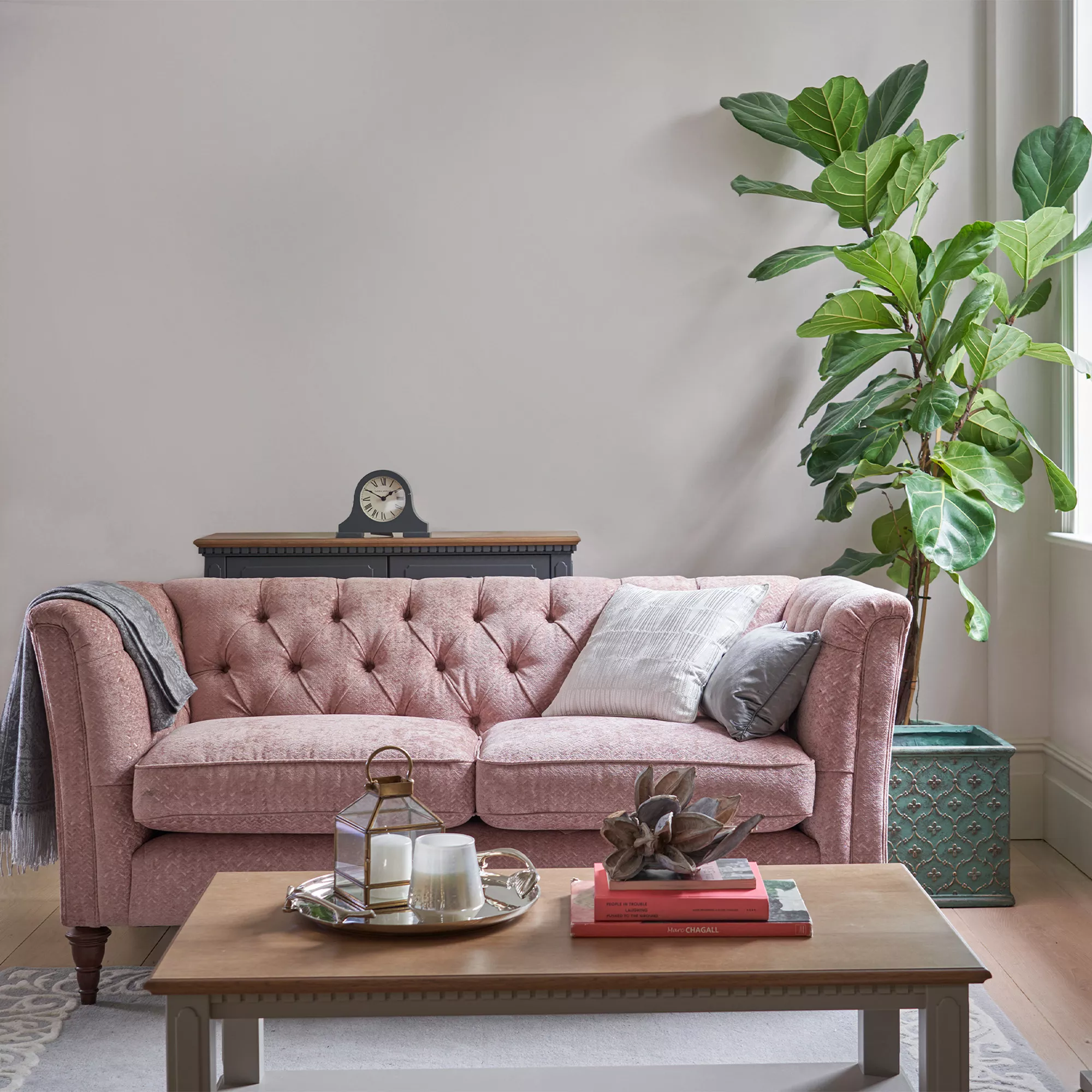 Laura Ashley Amethyst White Eggshell Emulsion Paint, 750ml 5 Laura Ashley Amethyst White Eggshell Emulsion Paint, 750ml - Image 3