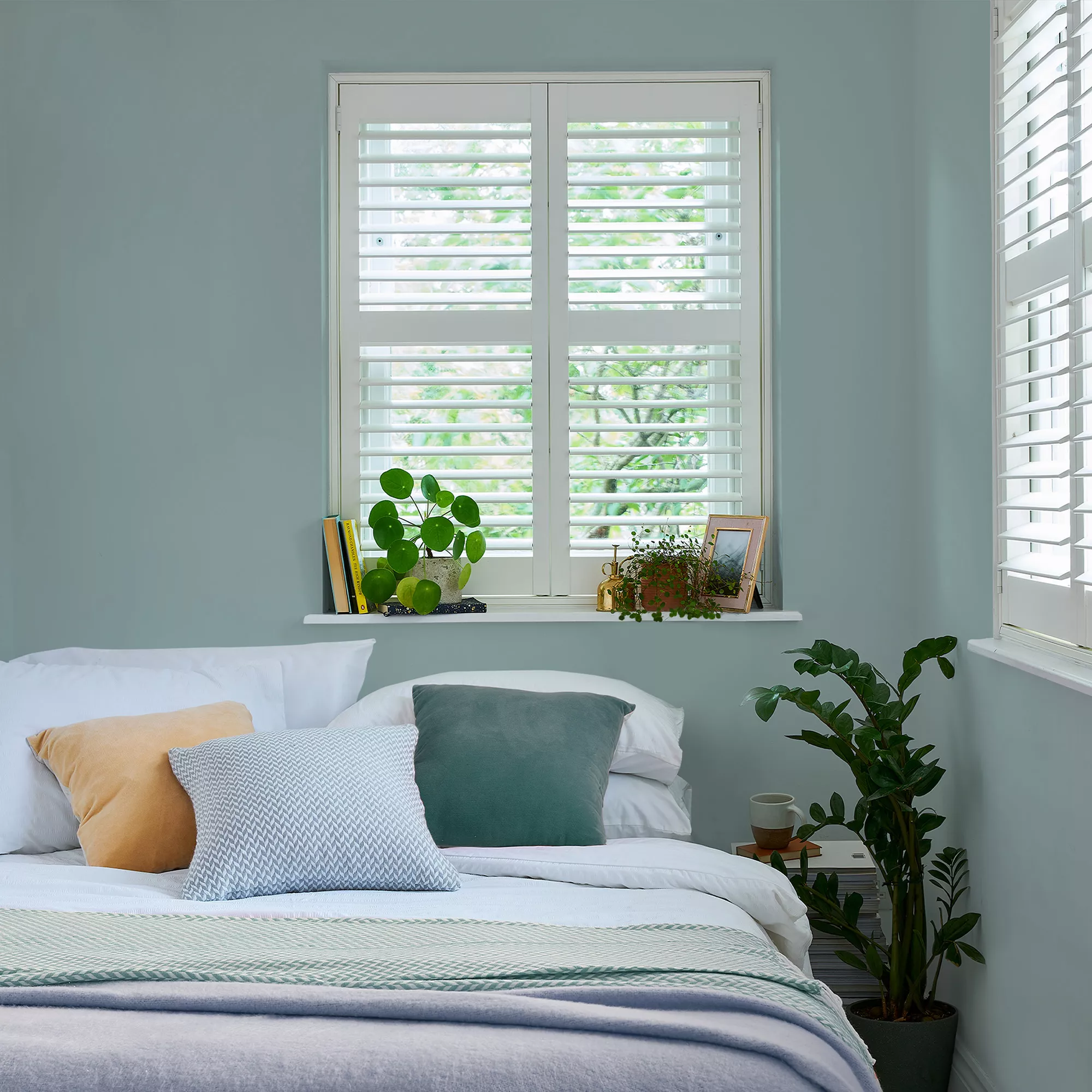 Laura Ashley Dark Duck Egg Matt Emulsion Paint, 2.5L 5 Laura Ashley Dark Duck Egg Matt Emulsion Paint, 2.5L - Image 3