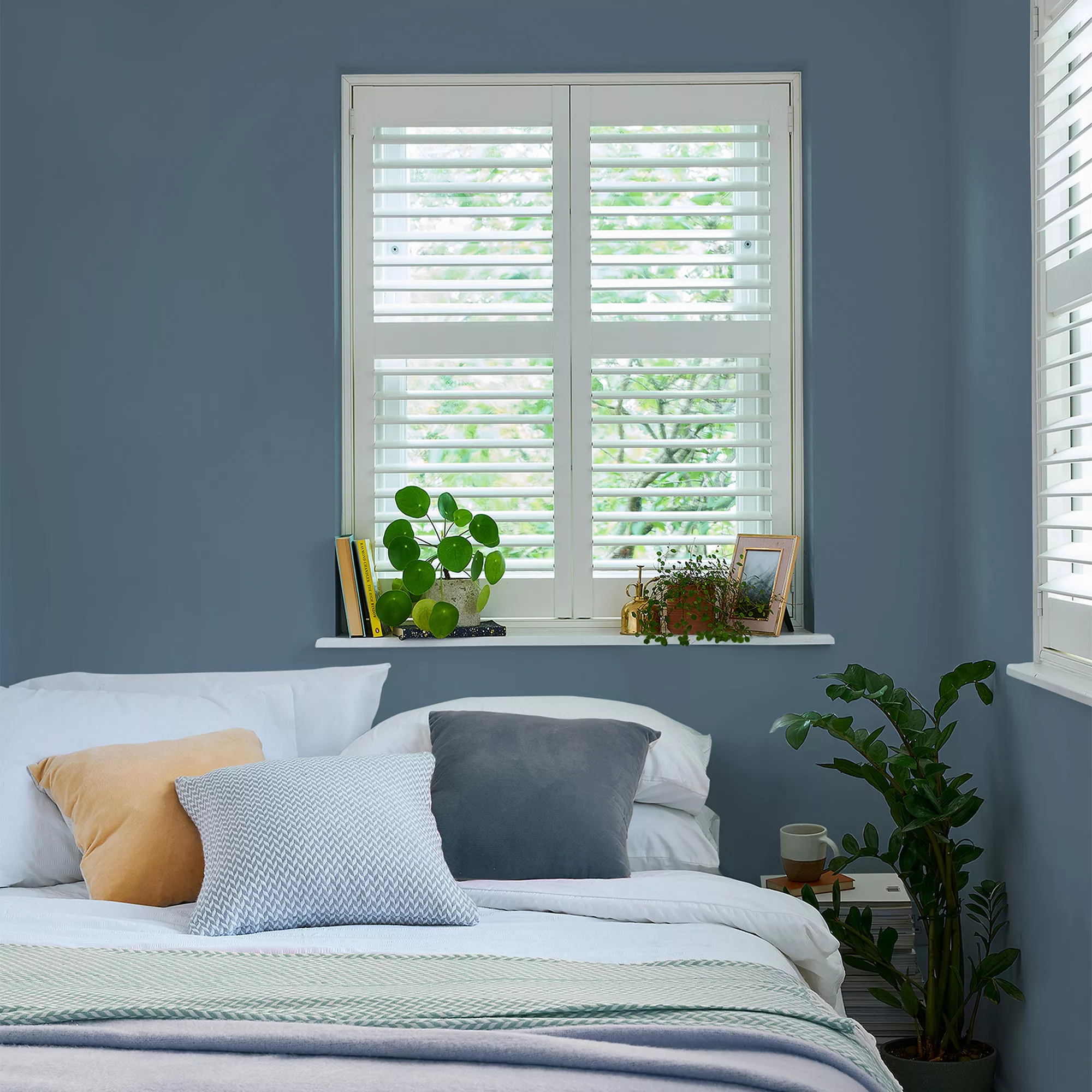 Laura Ashley Dark Seaspray Eggshell Emulsion Paint, 750ml 5 Laura Ashley Dark Seaspray Eggshell Emulsion Paint, 750ml - Image 3