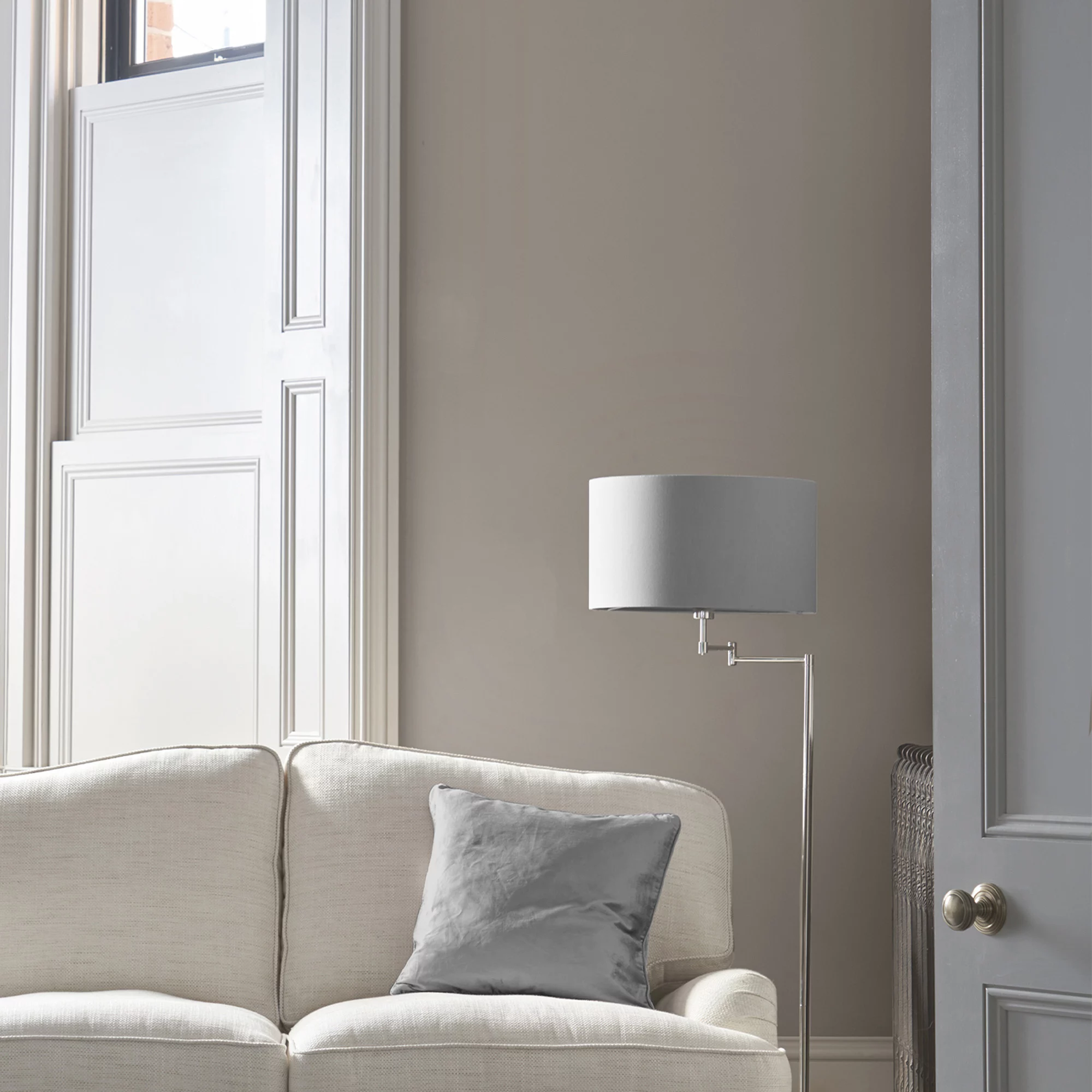 Laura Ashley Pale Ivory Matt Emulsion Paint, 2.5L 6 Laura Ashley Pale Ivory Matt Emulsion Paint, 2.5L - Image 4