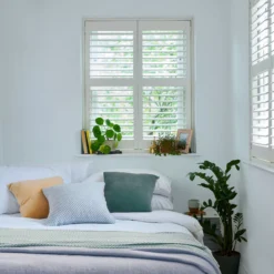 Laura Ashley Seaspray White Eggshell Emulsion Paint, 750ml -Laura Ashley laura ashley seaspray white eggshell emulsion paint 750ml5011583473964 02i bq