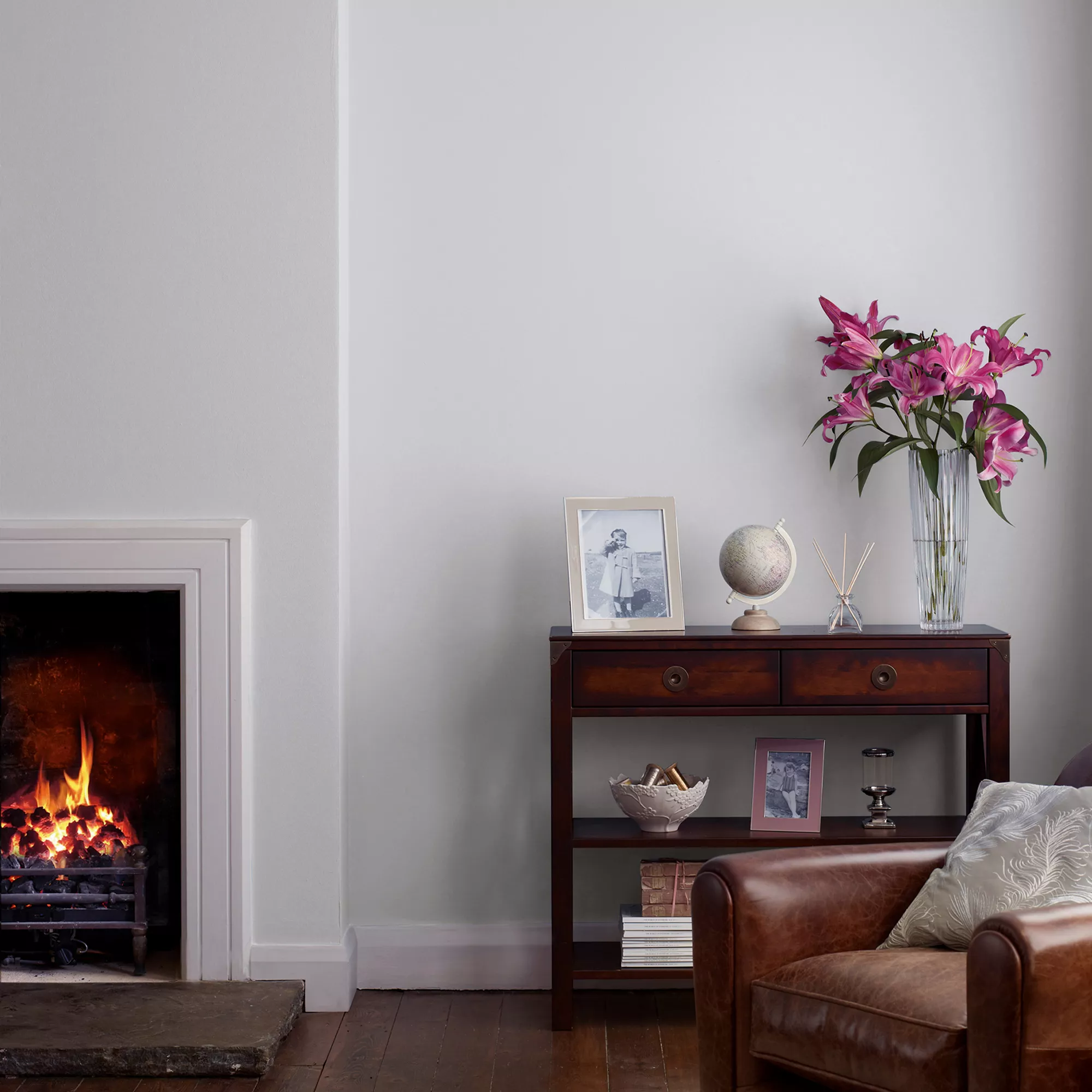 Laura Ashley Smooth Lining Paper (L)10m (W)52cm 4 Laura Ashley Smooth Lining Paper (L)10m (W)52cm - Image 2